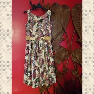 Vintage-esque floral dress with 144" skirt!